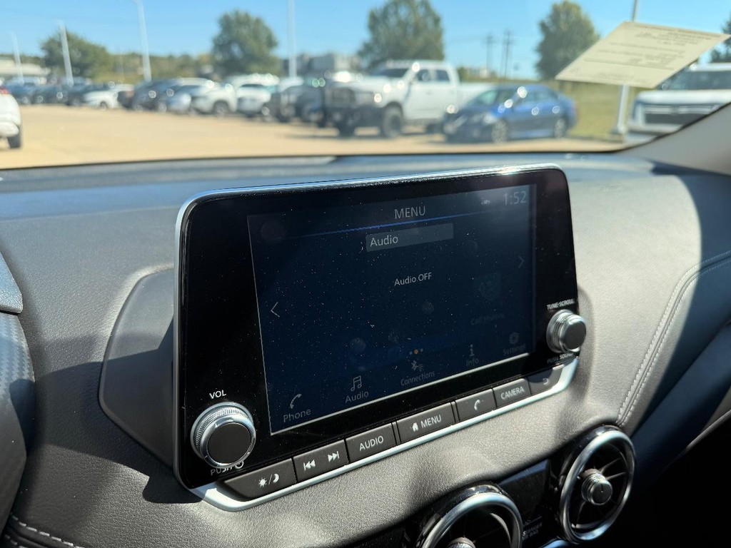 Nissan Sentra Vehicle Full-screen Gallery Image 10