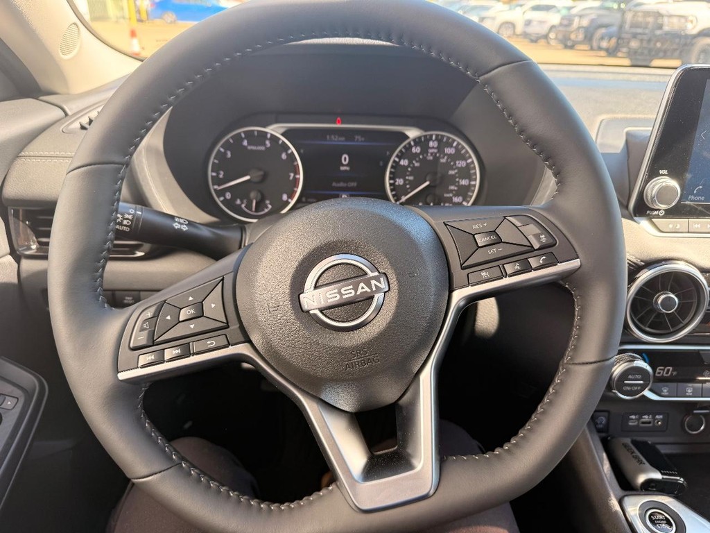 Nissan Sentra Vehicle Full-screen Gallery Image 11