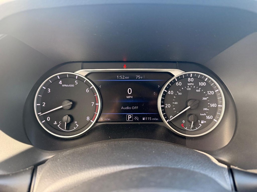 Nissan Sentra Vehicle Full-screen Gallery Image 12