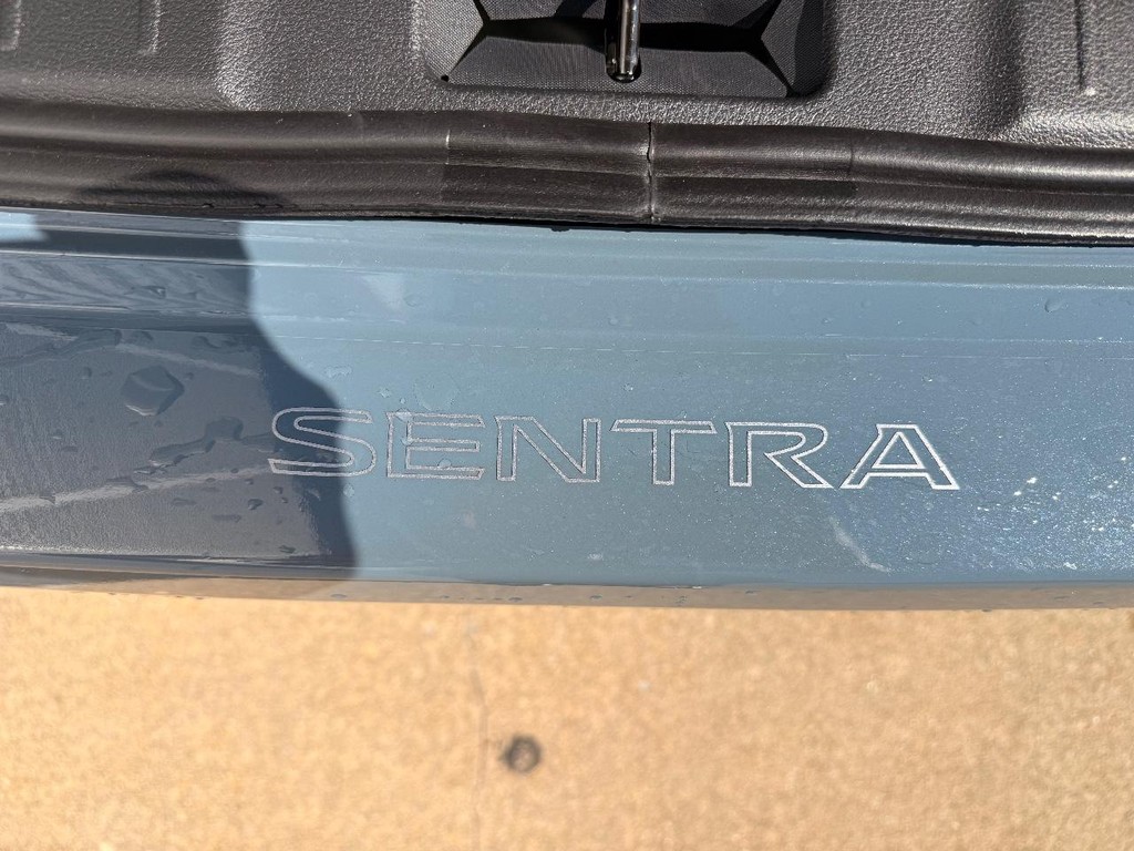 Nissan Sentra Vehicle Full-screen Gallery Image 19