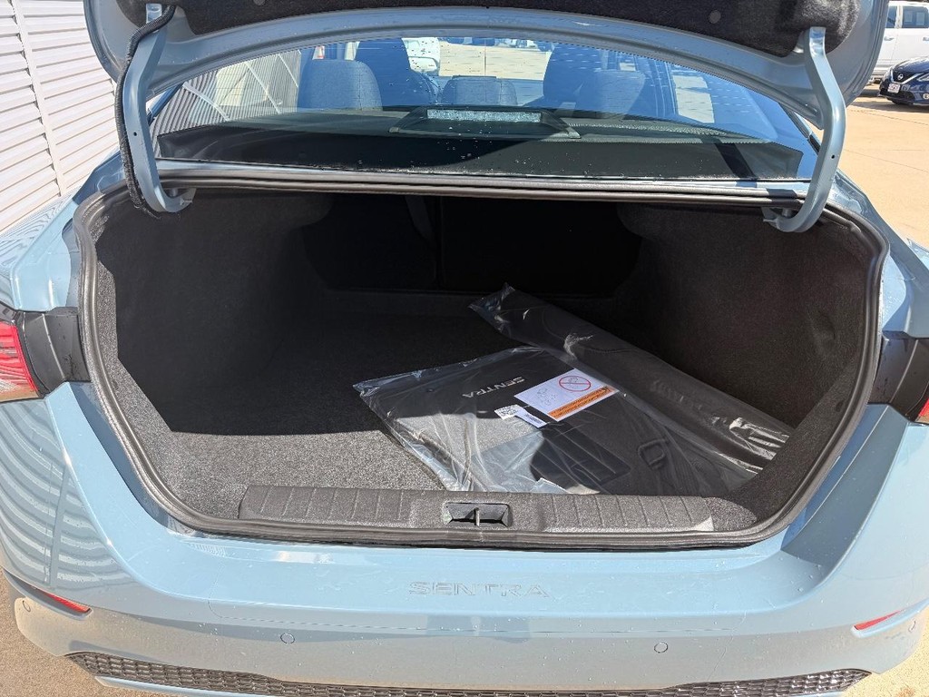 Nissan Sentra Vehicle Full-screen Gallery Image 20