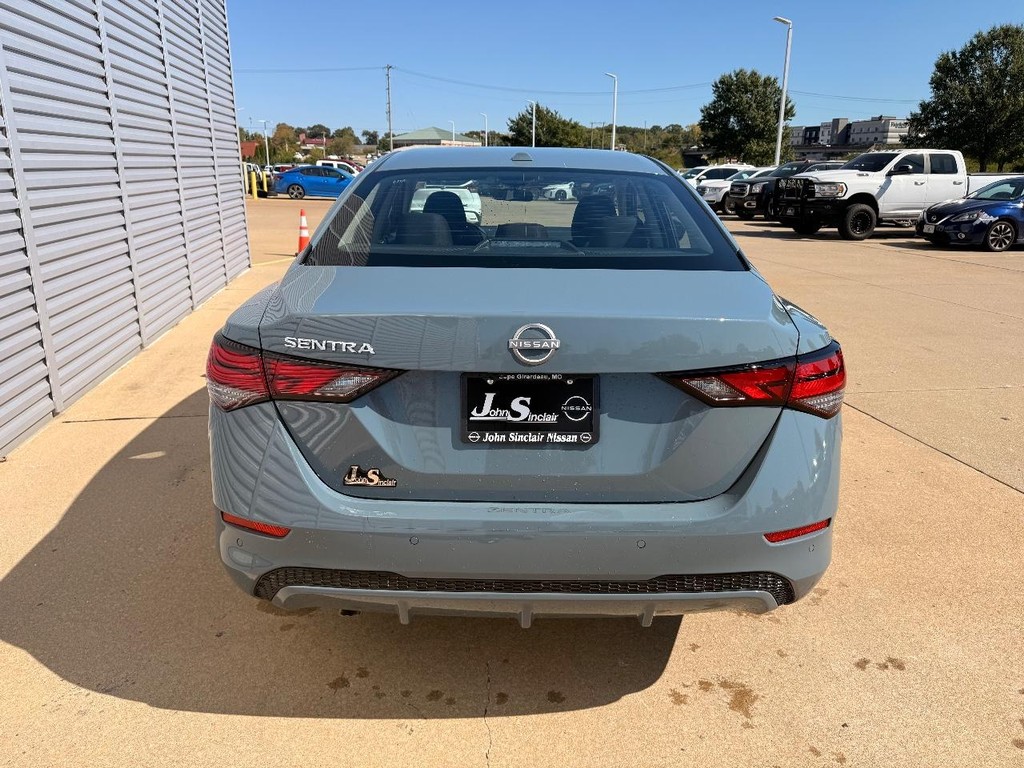 Nissan Sentra Vehicle Full-screen Gallery Image 21