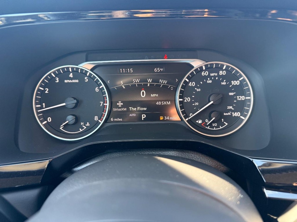 Nissan Pathfinder Vehicle Full-screen Gallery Image 06