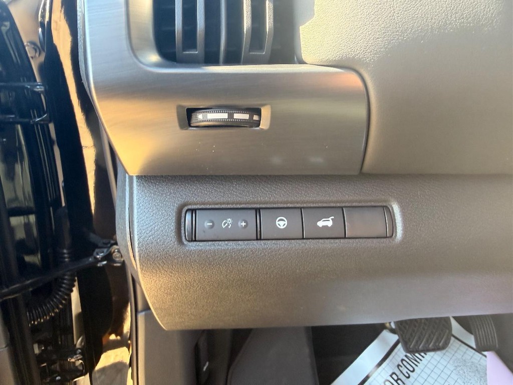 Nissan Pathfinder Vehicle Full-screen Gallery Image 14