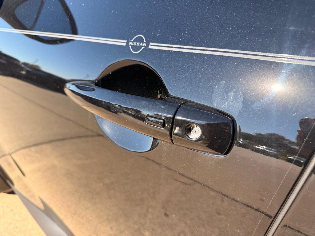 Nissan Pathfinder Vehicle Full-screen Gallery Image 18