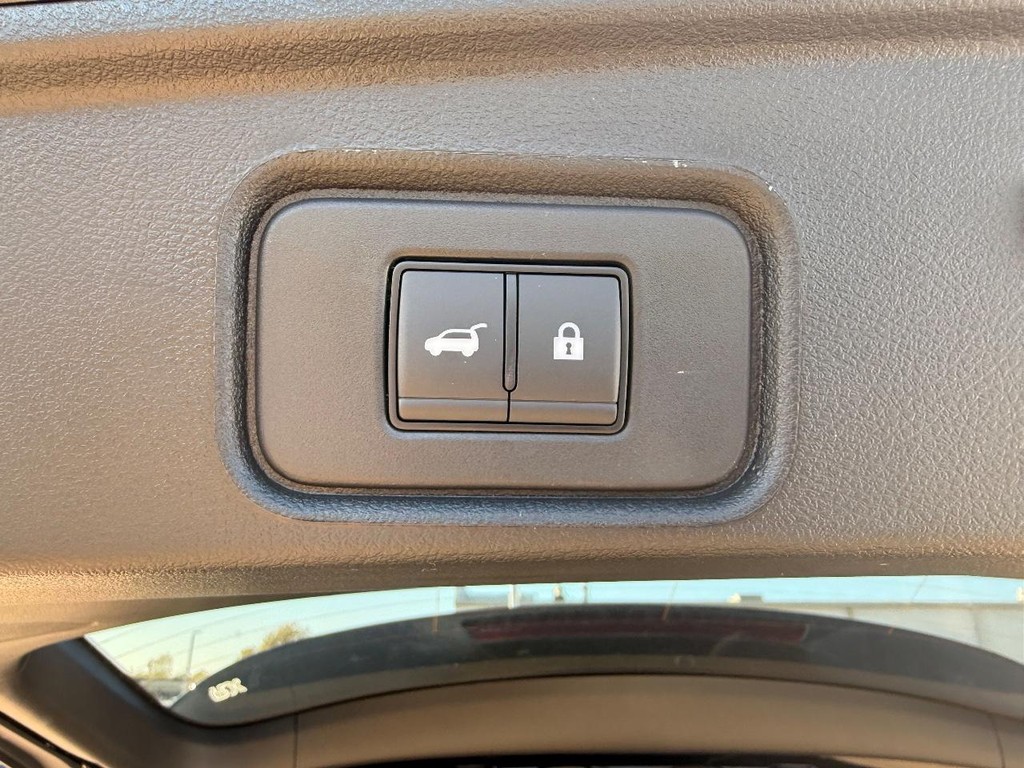 Nissan Pathfinder Vehicle Full-screen Gallery Image 25