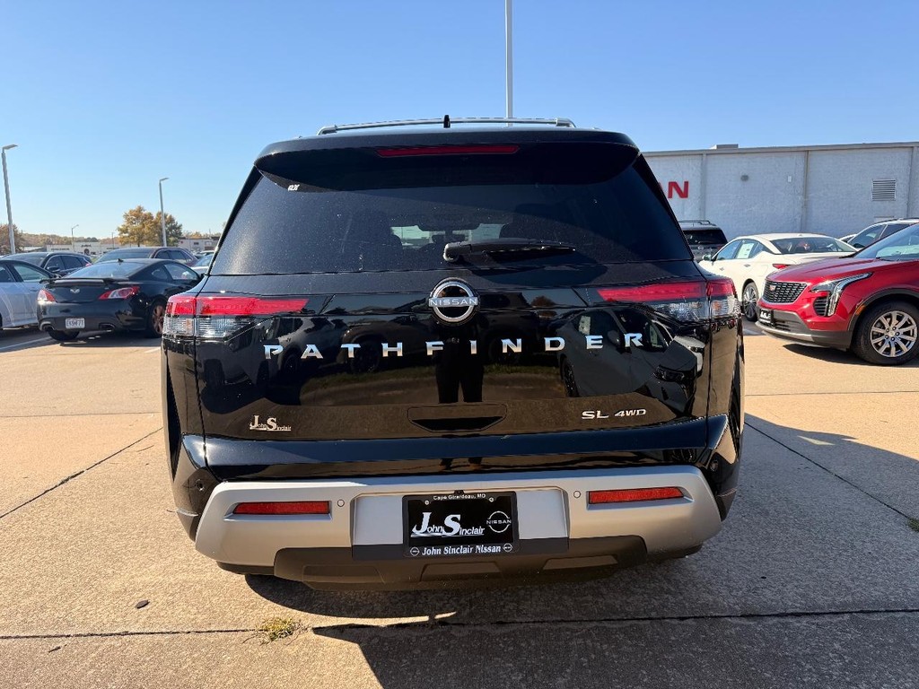 Nissan Pathfinder Vehicle Full-screen Gallery Image 28