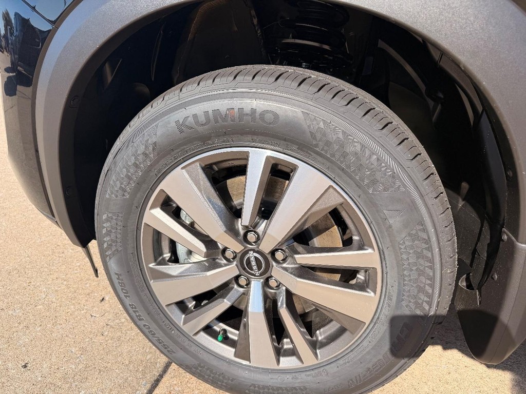 Nissan Pathfinder Vehicle Full-screen Gallery Image 29