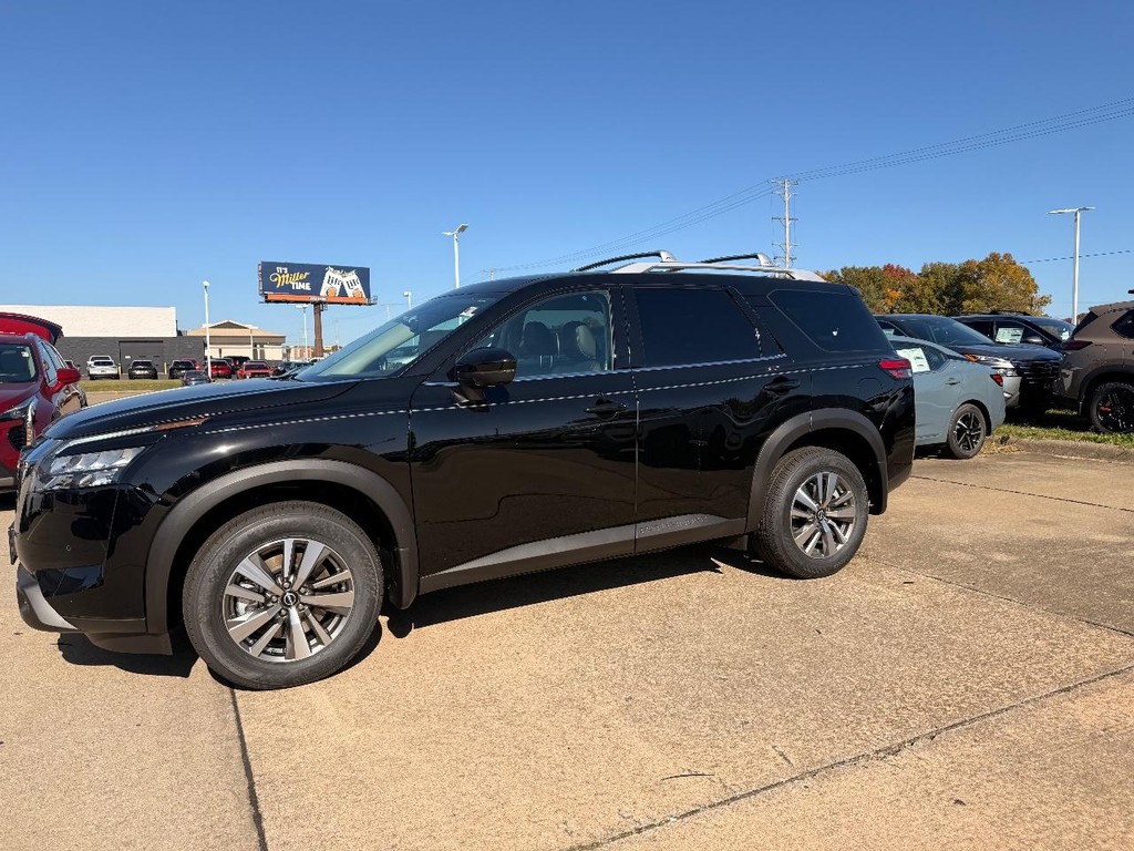 Nissan Pathfinder Vehicle Full-screen Gallery Image 31