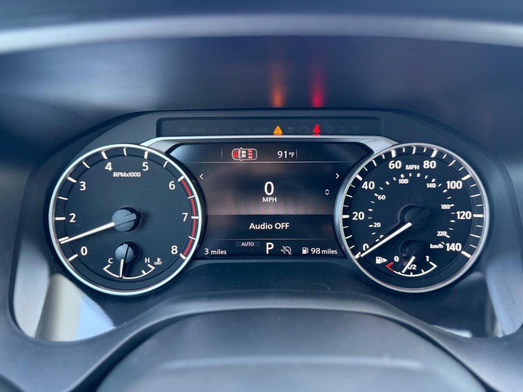 Nissan Rogue Vehicle Full-screen Gallery Image 19