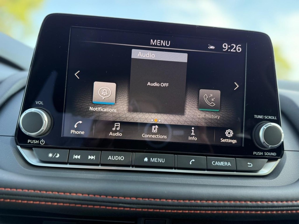 Nissan Rogue Vehicle Full-screen Gallery Image 20