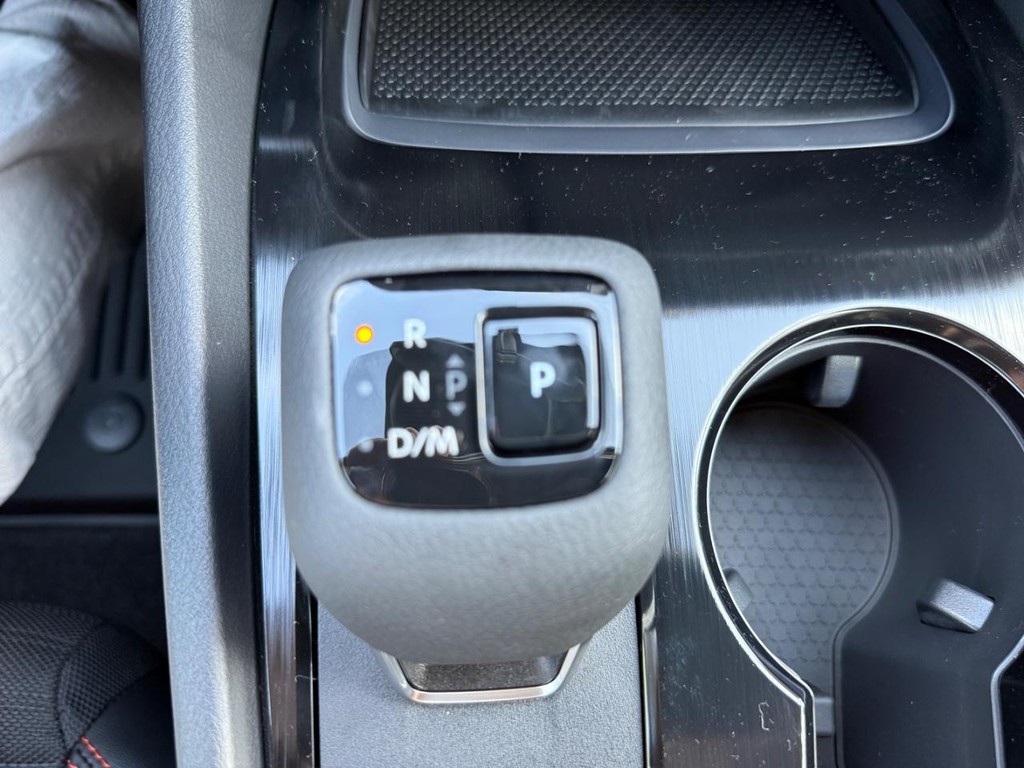 Nissan Rogue Vehicle Full-screen Gallery Image 25