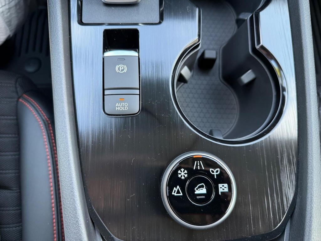 Nissan Rogue Vehicle Full-screen Gallery Image 26