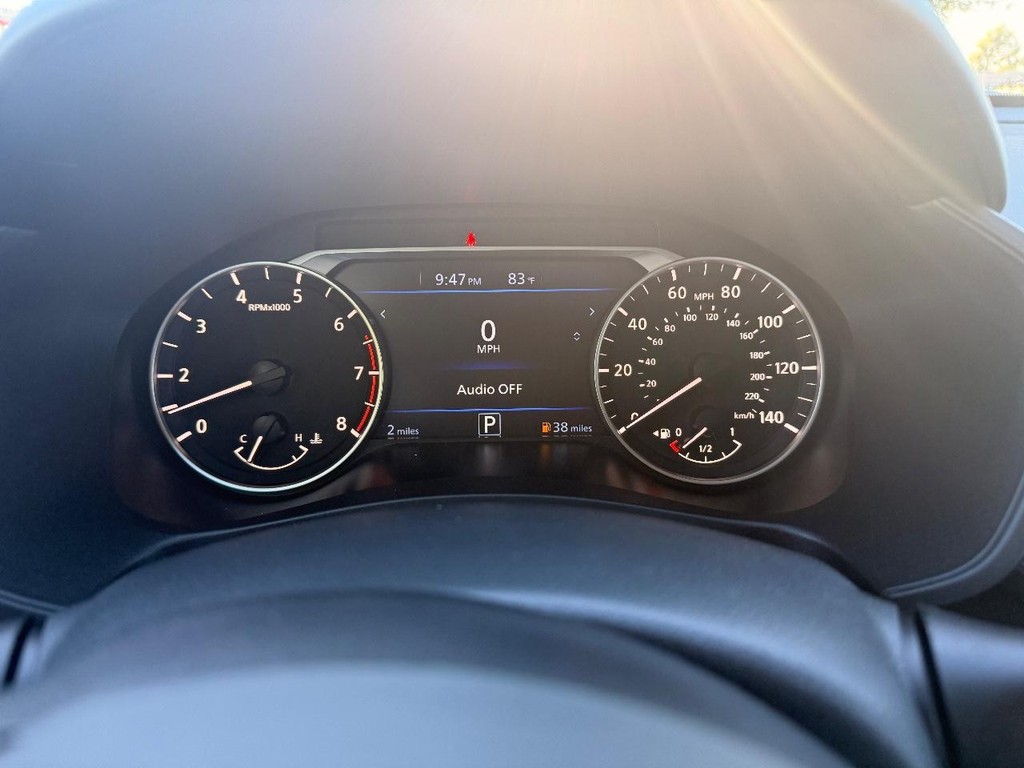 Nissan Altima Vehicle Full-screen Gallery Image 11