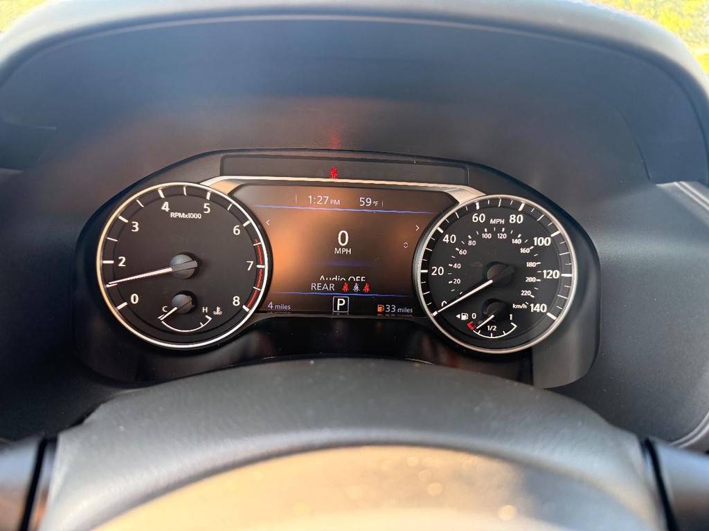 Nissan Altima Vehicle Full-screen Gallery Image 08