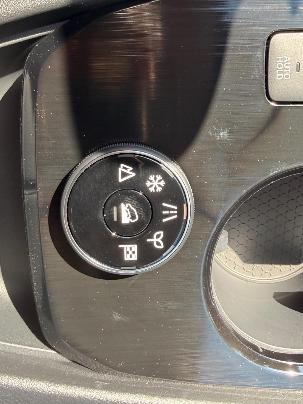 Nissan Rogue Vehicle Full-screen Gallery Image 04