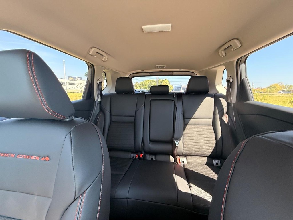 Nissan Rogue Vehicle Full-screen Gallery Image 07