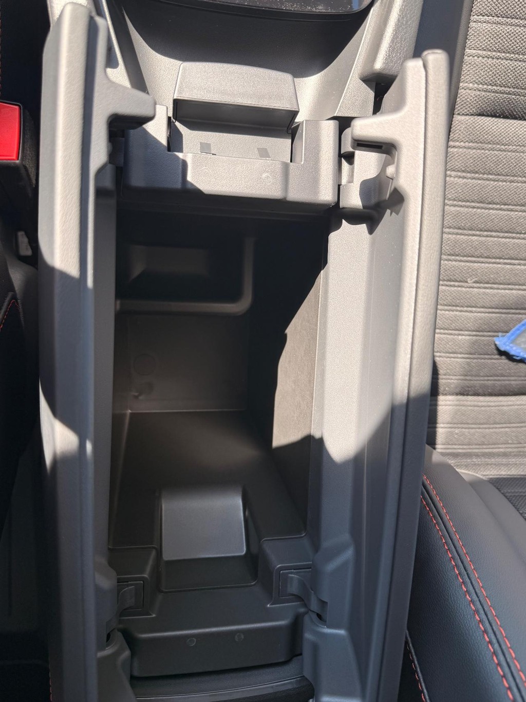 Nissan Rogue Vehicle Full-screen Gallery Image 08