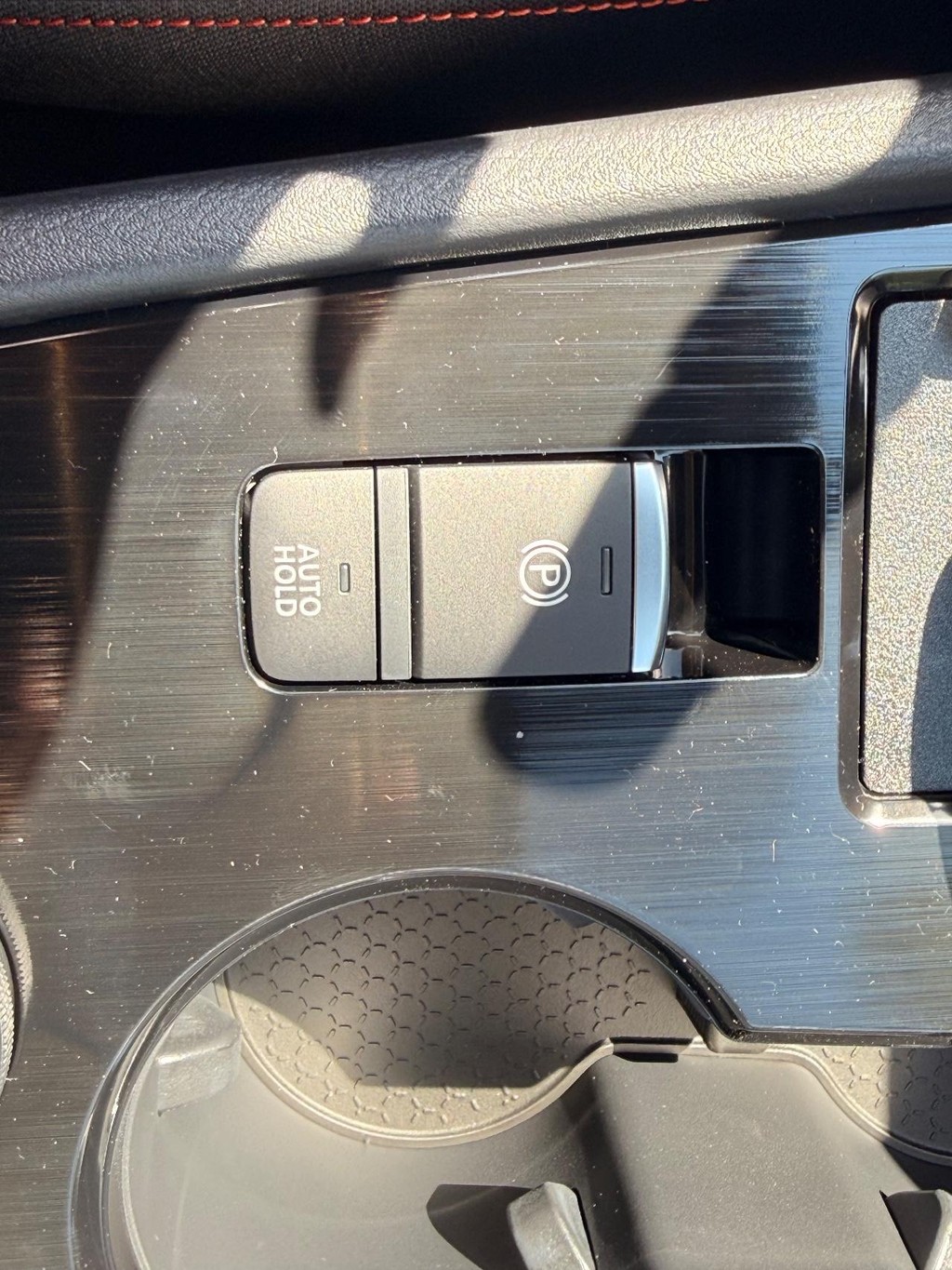 Nissan Rogue Vehicle Full-screen Gallery Image 09