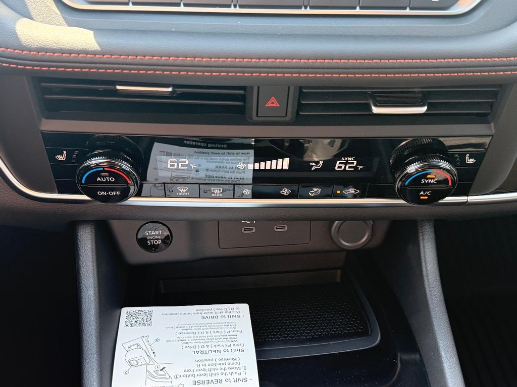 Nissan Rogue Vehicle Full-screen Gallery Image 11