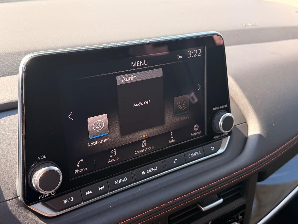 Nissan Rogue Vehicle Full-screen Gallery Image 12