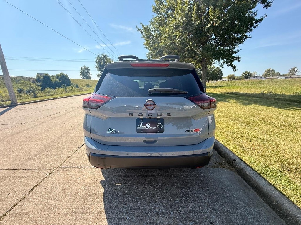 Nissan Rogue Vehicle Full-screen Gallery Image 25