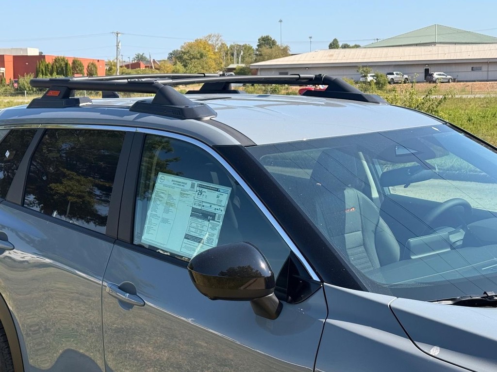 Nissan Rogue Vehicle Full-screen Gallery Image 27