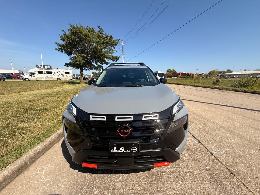 Nissan Rogue Vehicle Full-screen Gallery Image 28