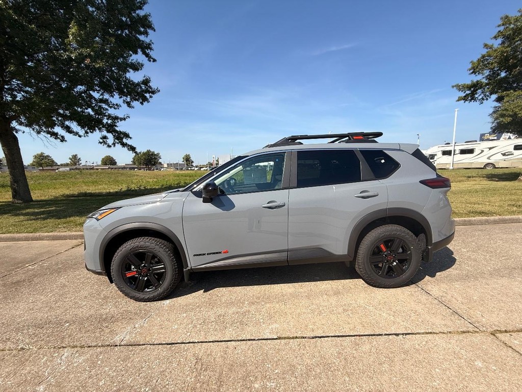 Nissan Rogue Vehicle Full-screen Gallery Image 29