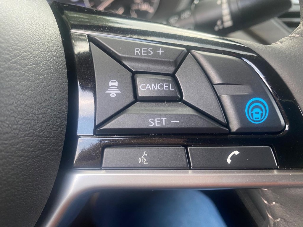 Nissan Altima Vehicle Full-screen Gallery Image 07