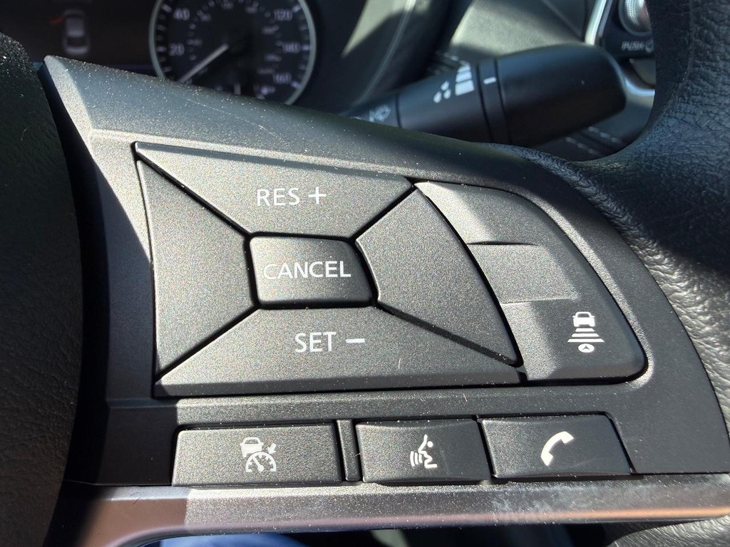 Nissan Sentra Vehicle Full-screen Gallery Image 10