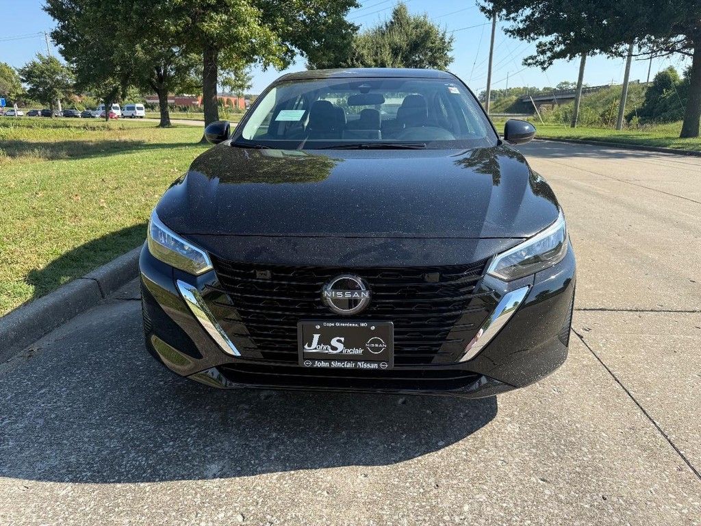 Nissan Sentra Vehicle Full-screen Gallery Image 15