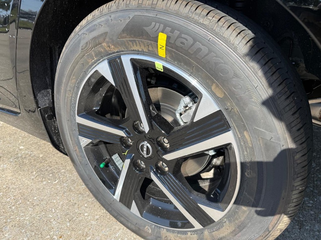 Nissan Sentra Vehicle Full-screen Gallery Image 19