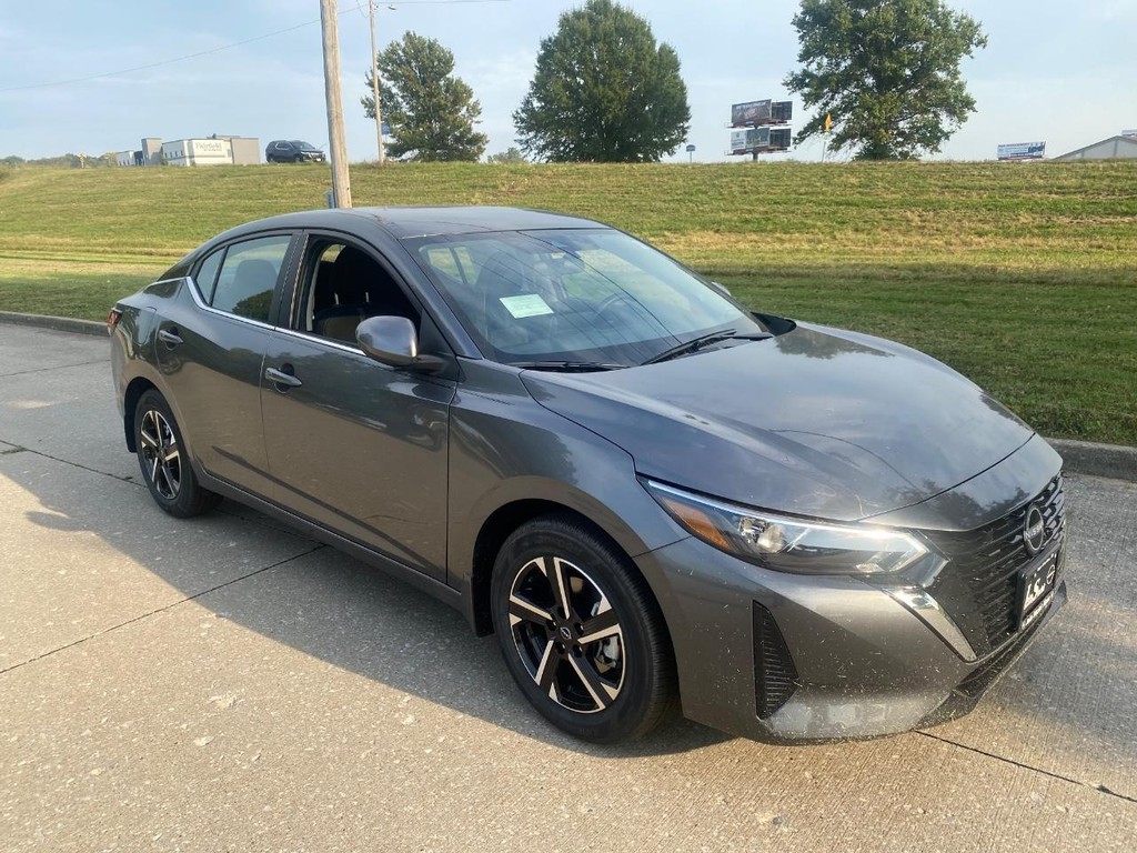 Nissan Sentra Vehicle Full-screen Gallery Image 07