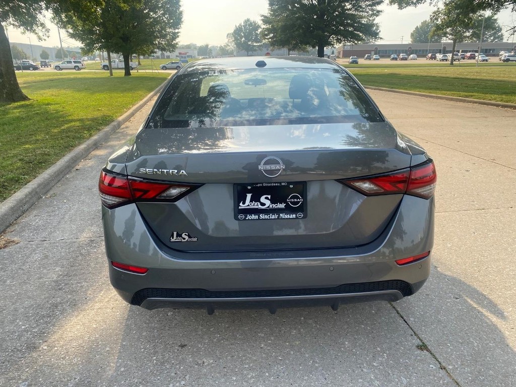 Nissan Sentra Vehicle Full-screen Gallery Image 10