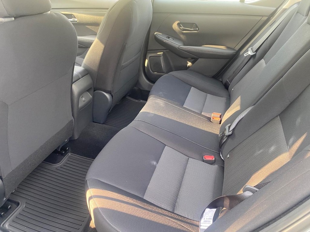 Nissan Sentra Vehicle Full-screen Gallery Image 13