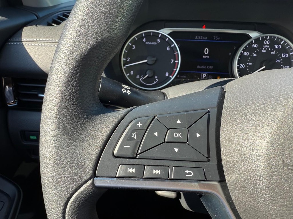 Nissan Sentra Vehicle Full-screen Gallery Image 13