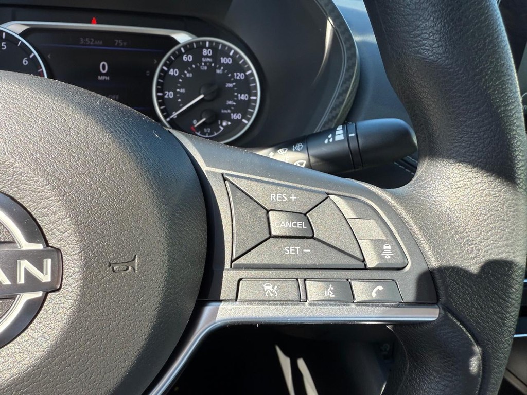 Nissan Sentra Vehicle Full-screen Gallery Image 14