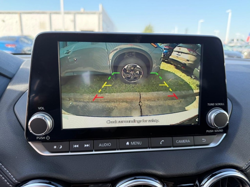 Nissan Sentra Vehicle Full-screen Gallery Image 16