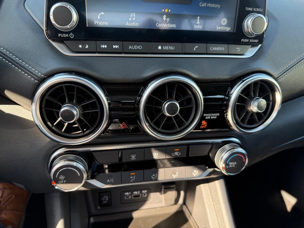 Nissan Sentra Vehicle Full-screen Gallery Image 17