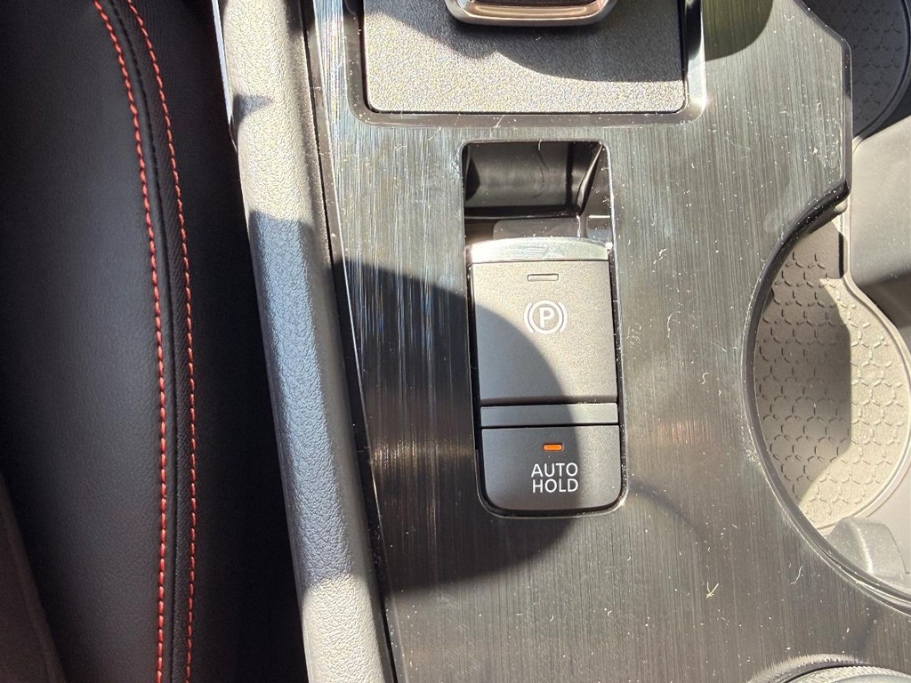 Nissan Rogue Vehicle Full-screen Gallery Image 05