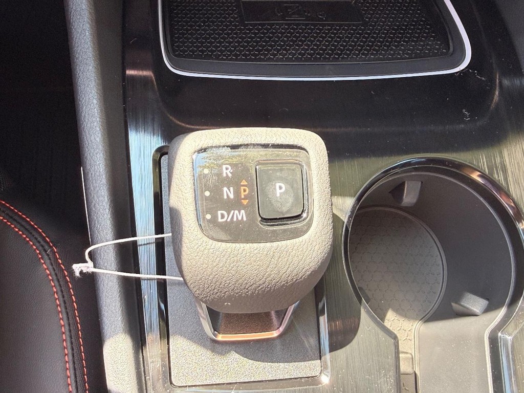 Nissan Rogue Vehicle Full-screen Gallery Image 06