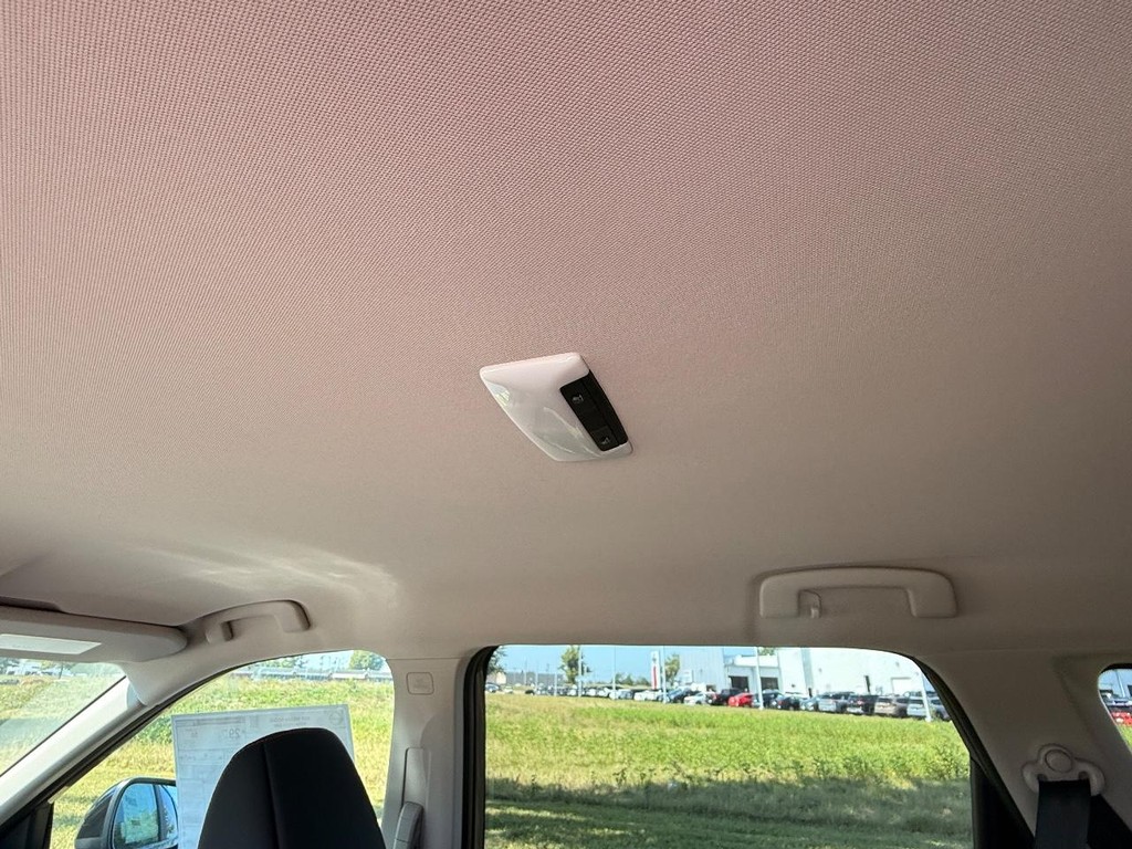 Nissan Rogue Vehicle Full-screen Gallery Image 19