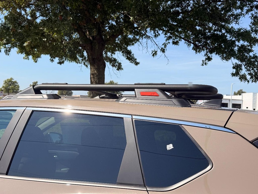 Nissan Rogue Vehicle Full-screen Gallery Image 25