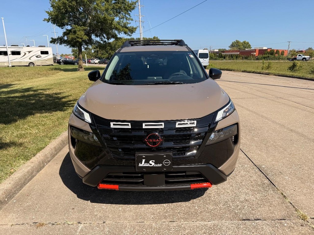 Nissan Rogue Vehicle Full-screen Gallery Image 27