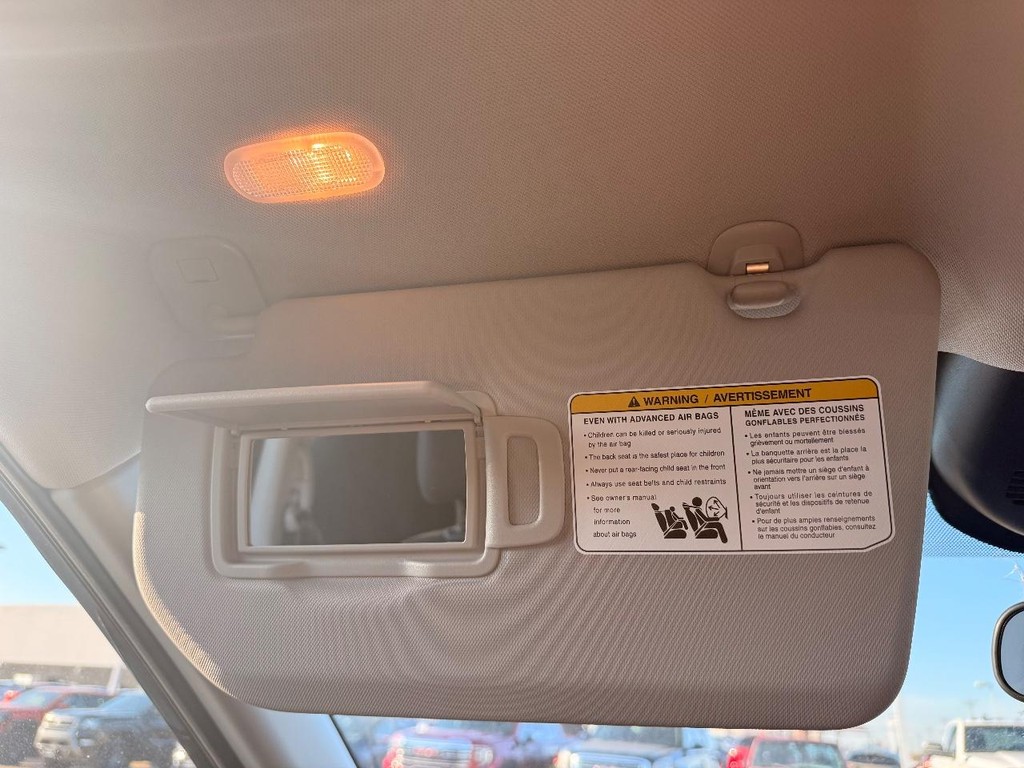 Nissan Rogue Vehicle Full-screen Gallery Image 08