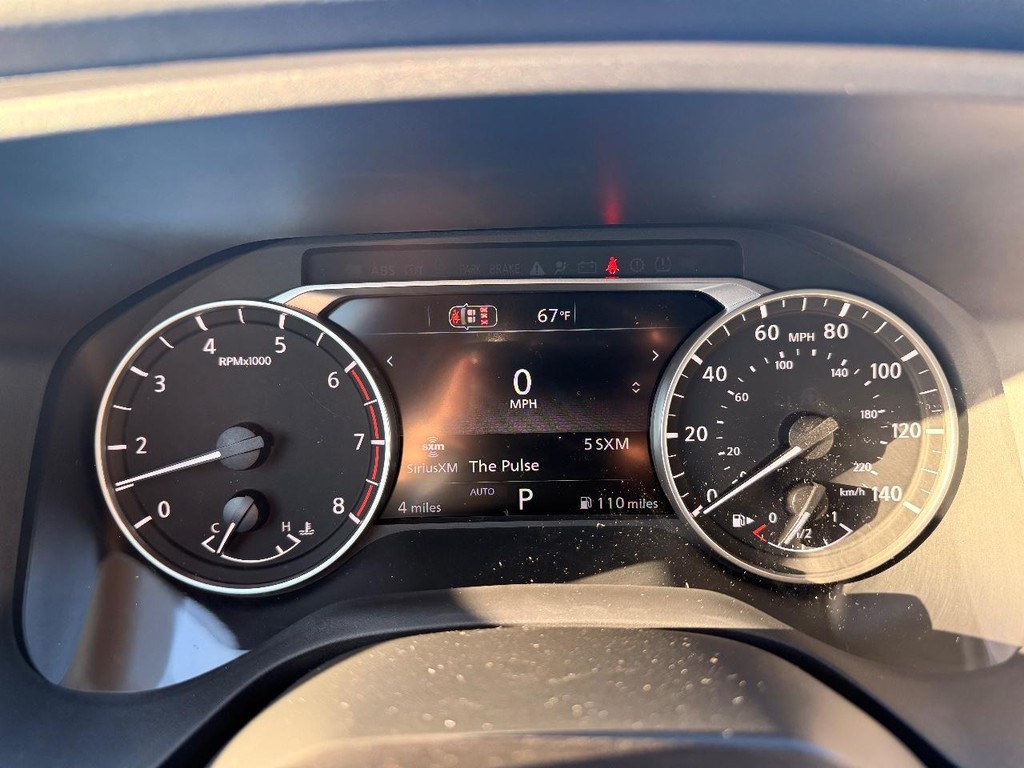 Nissan Rogue Vehicle Full-screen Gallery Image 17