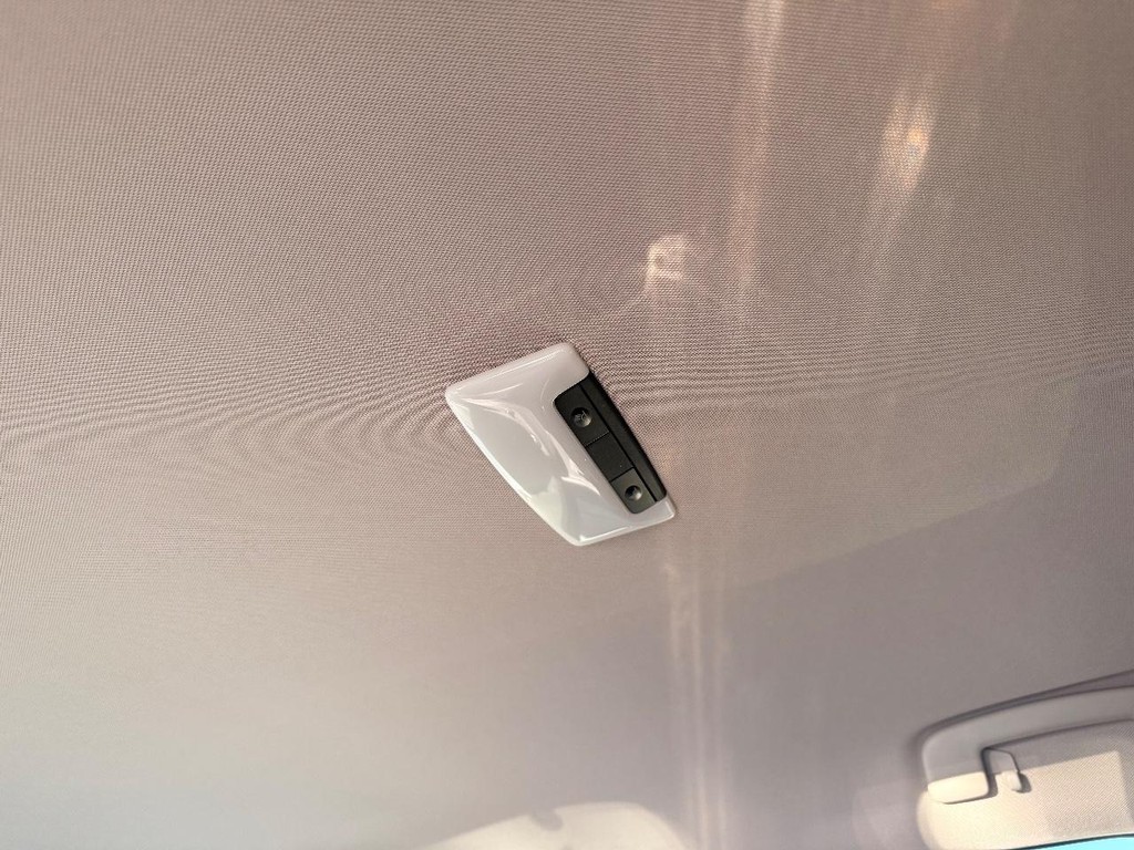 Nissan Rogue Vehicle Full-screen Gallery Image 19