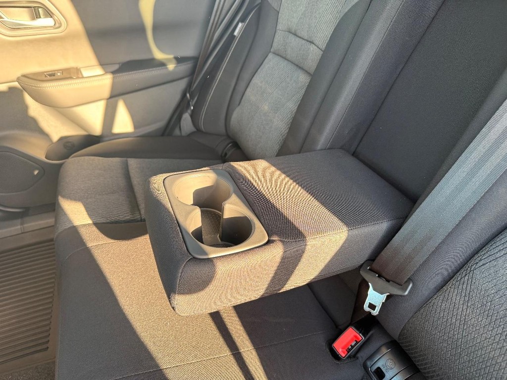 Nissan Rogue Vehicle Full-screen Gallery Image 20