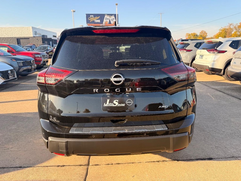 Nissan Rogue Vehicle Full-screen Gallery Image 25